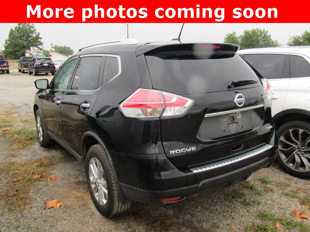 2016 Nissan Rogue SV photo 3
