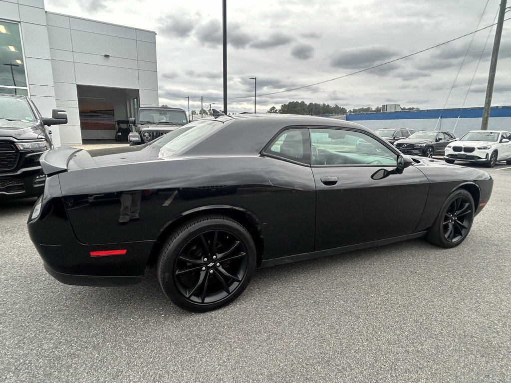 2017 Dodge Challenger SXT photo 3