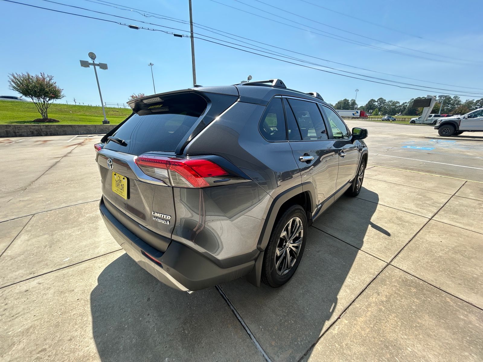 2023 Toyota RAV4 Hybrid Limited photo 4