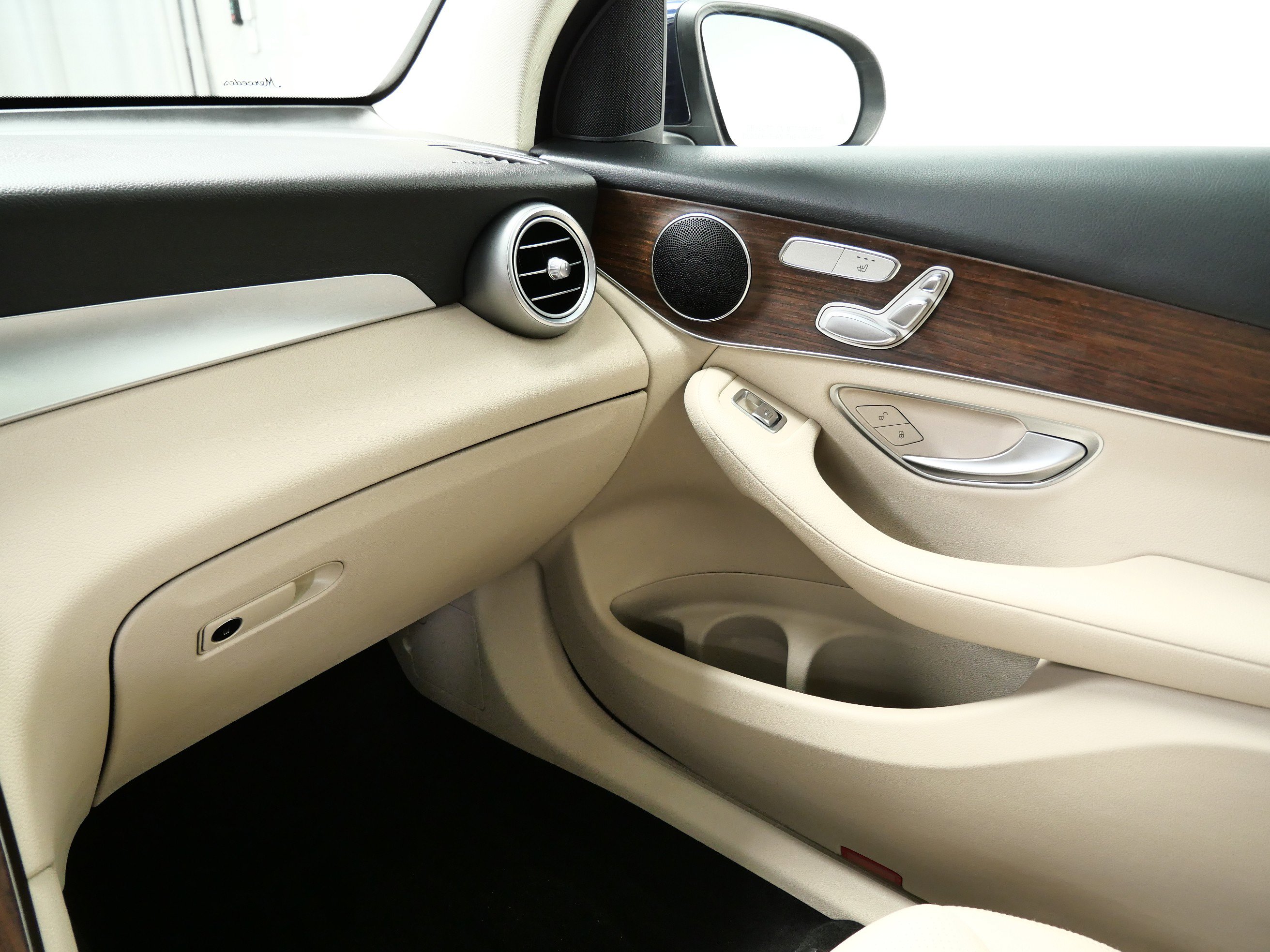 2022 Mercedes Benz GLC 300 4MATIC photo 18