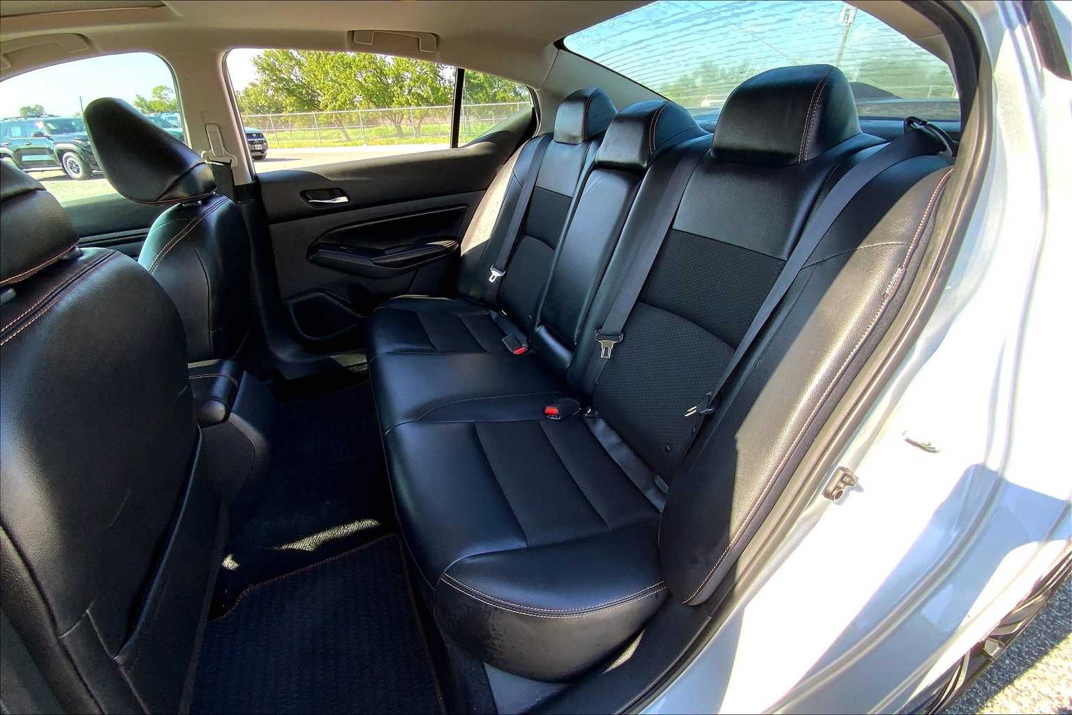 2020 Nissan Altima 2.5 SR photo 18