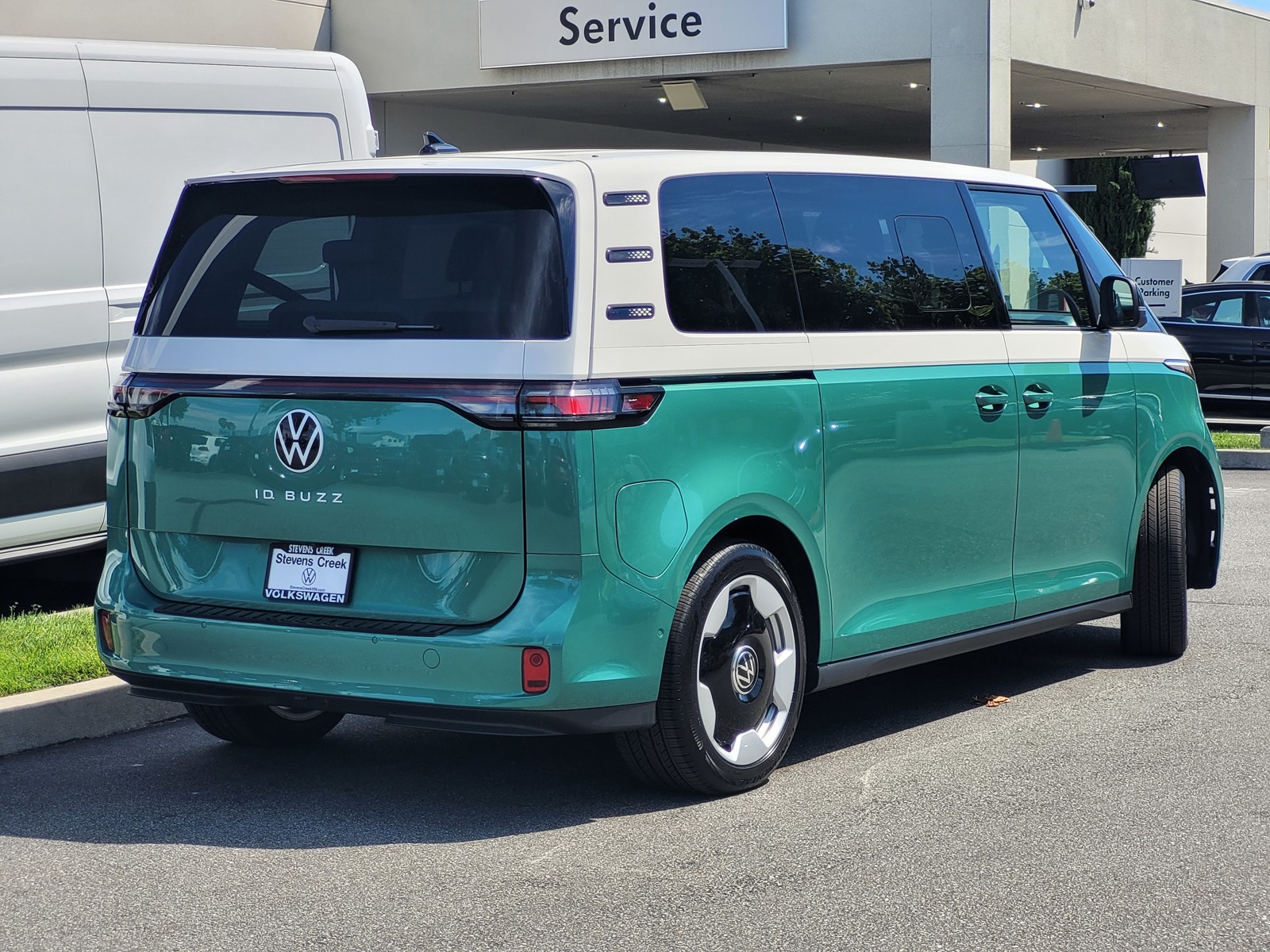 2025 Volkswagen ID. Buzz Pro Plus photo 4