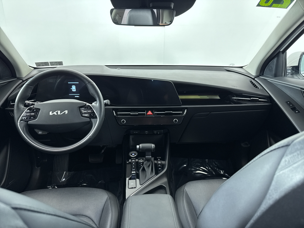 2023 Kia Niro SX photo 2