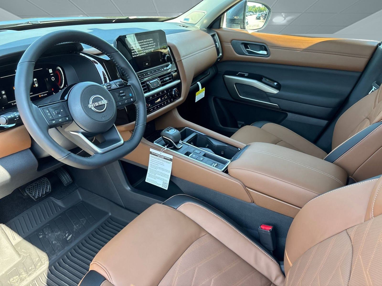 2025 Nissan Pathfinder Platinum photo 4
