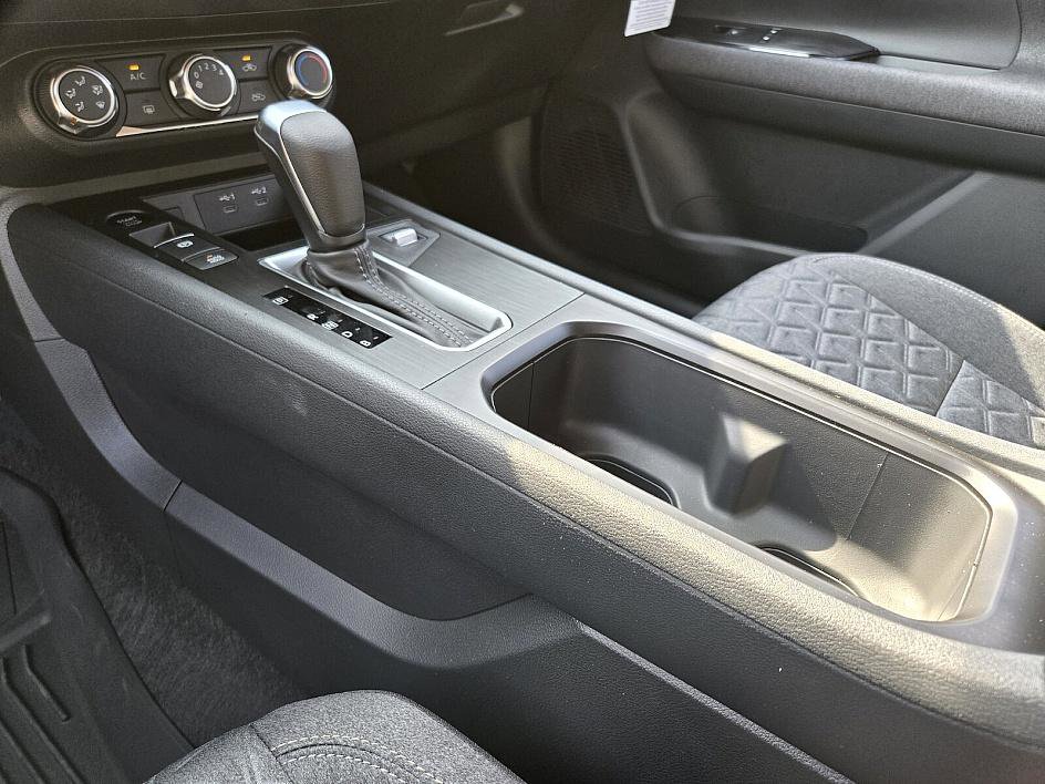 2025 Nissan Kicks SV photo 14