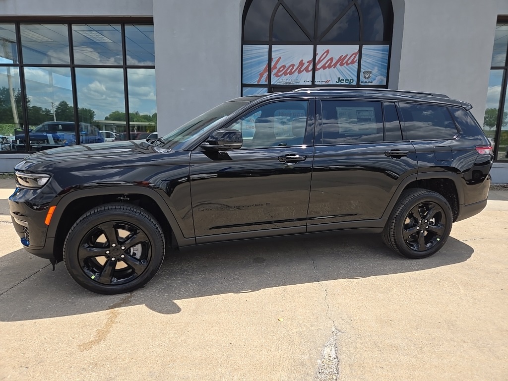 2025 Jeep Grand Cherokee Limited photo 3