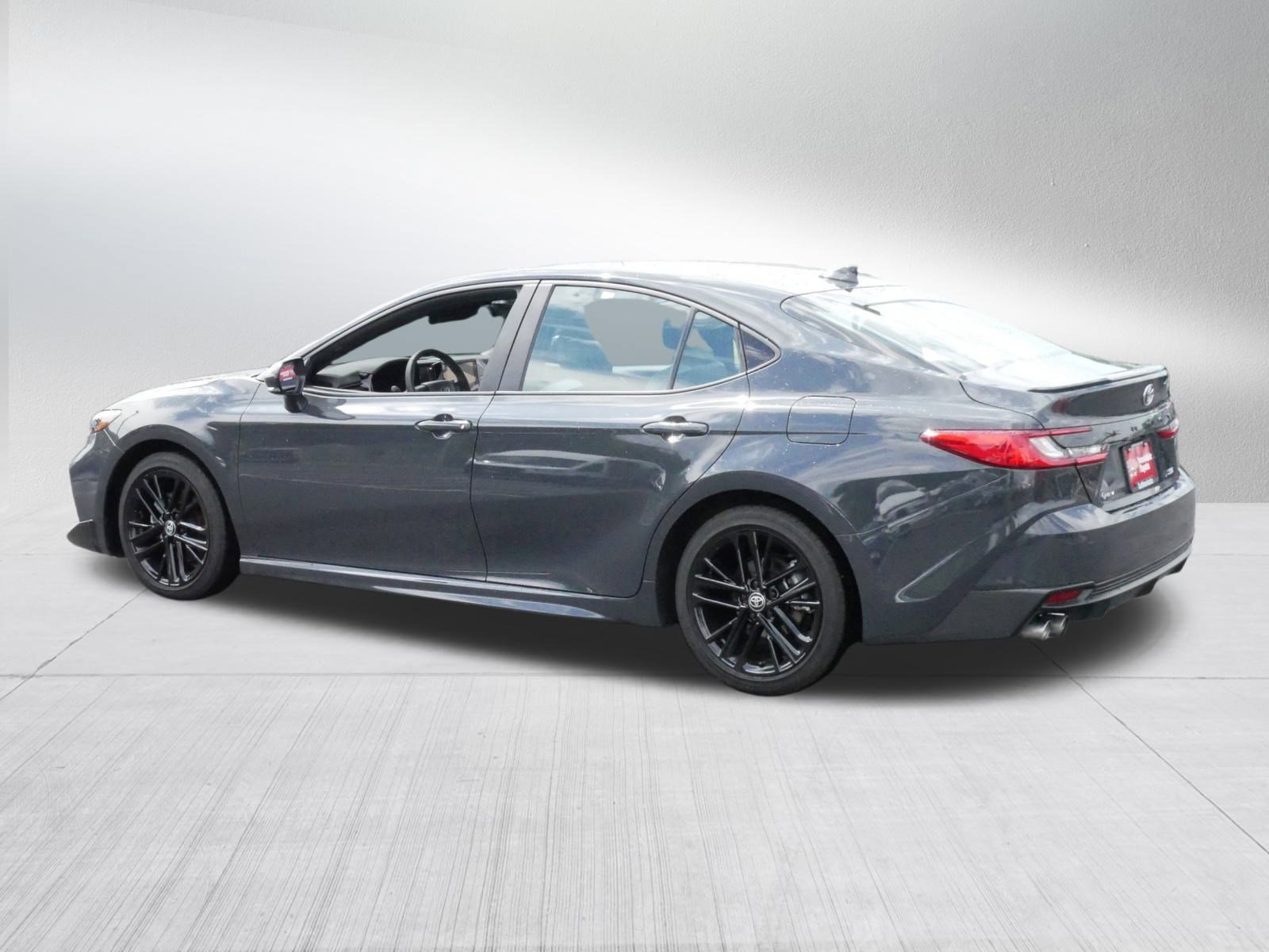2025 Toyota Camry SE photo 5