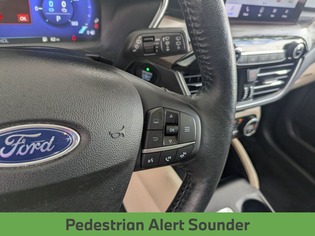 2020 Ford Escape Titanium Hybrid photo 14