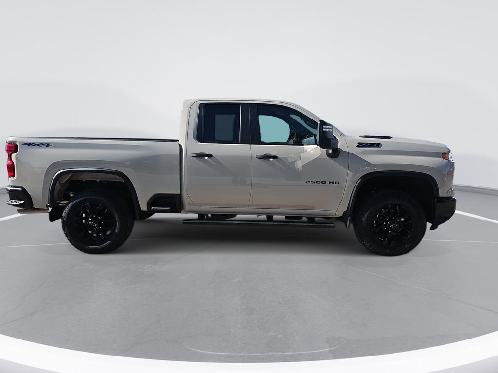 2026 Chevrolet Silverado 2500HD Custom photo 2