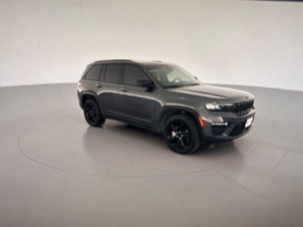 2023 Jeep Grand Cherokee Limited photo 3