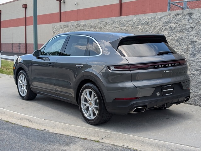 2024 Porsche Cayenne photo 3