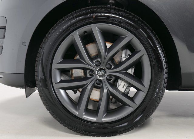 2025 Land Rover Range Rover Sport SE photo 9