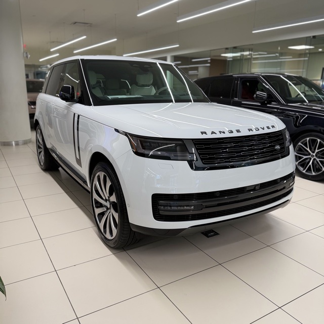 2025 Land Rover Range Rover SE's photo