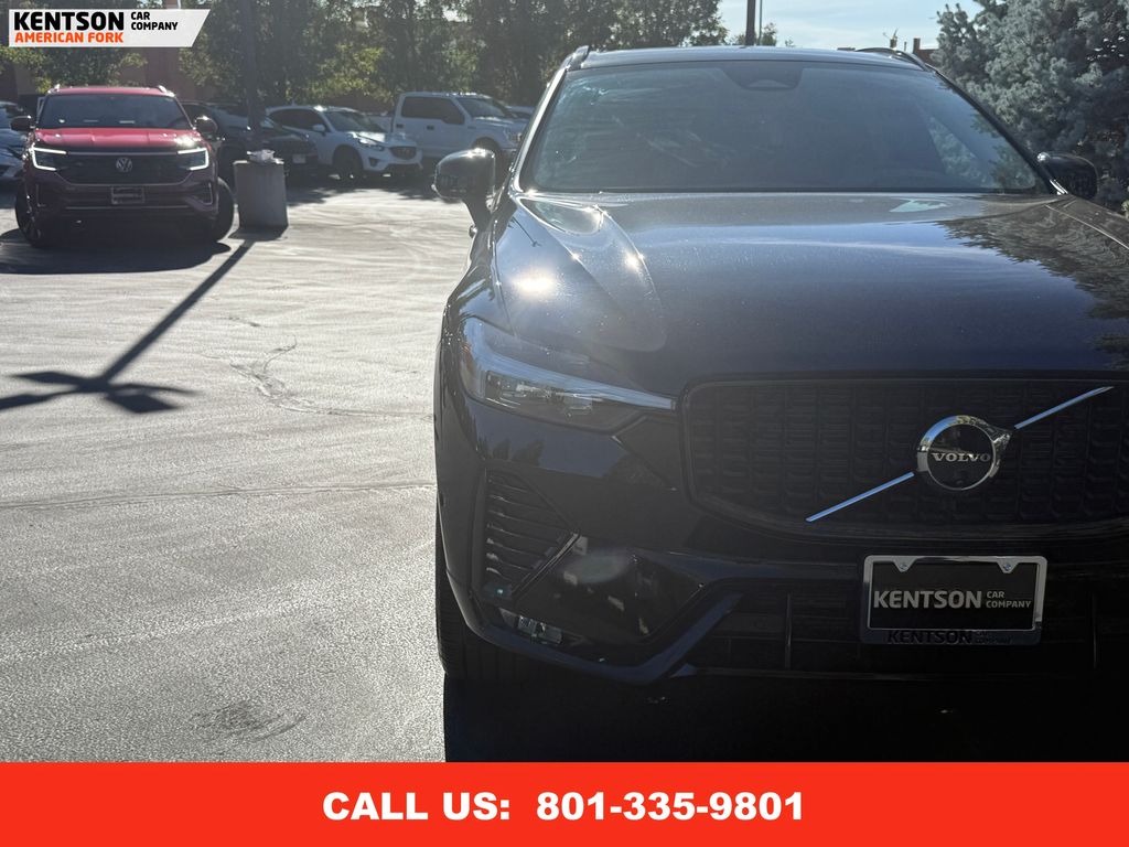 2025 Volvo XC60 B5 Plus photo 13
