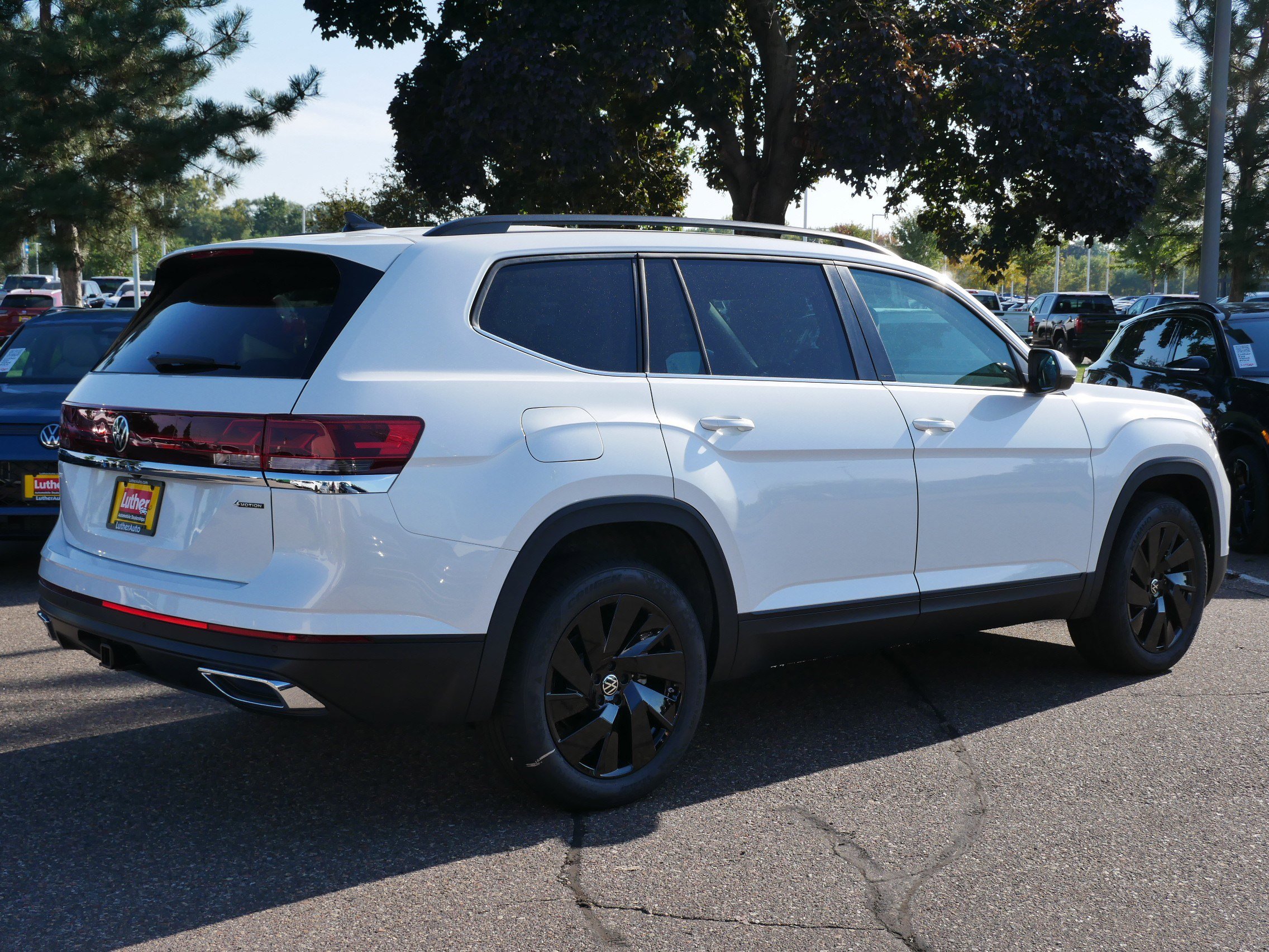2026 Volkswagen Atlas SE Technology photo 2
