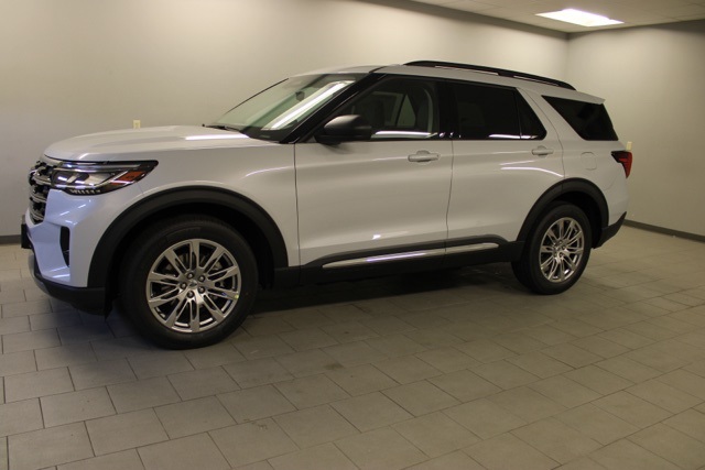2025 Ford Explorer photo 4