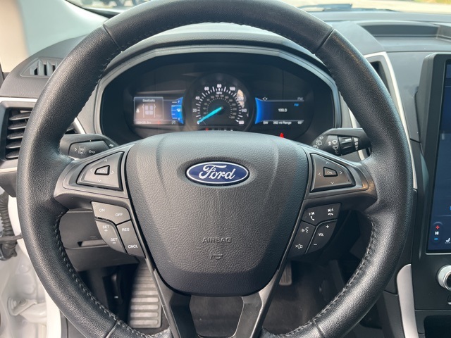 2022 Ford Edge SEL photo 16