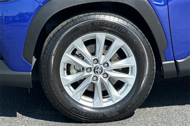 2022 Toyota Corolla Cross LE photo 24