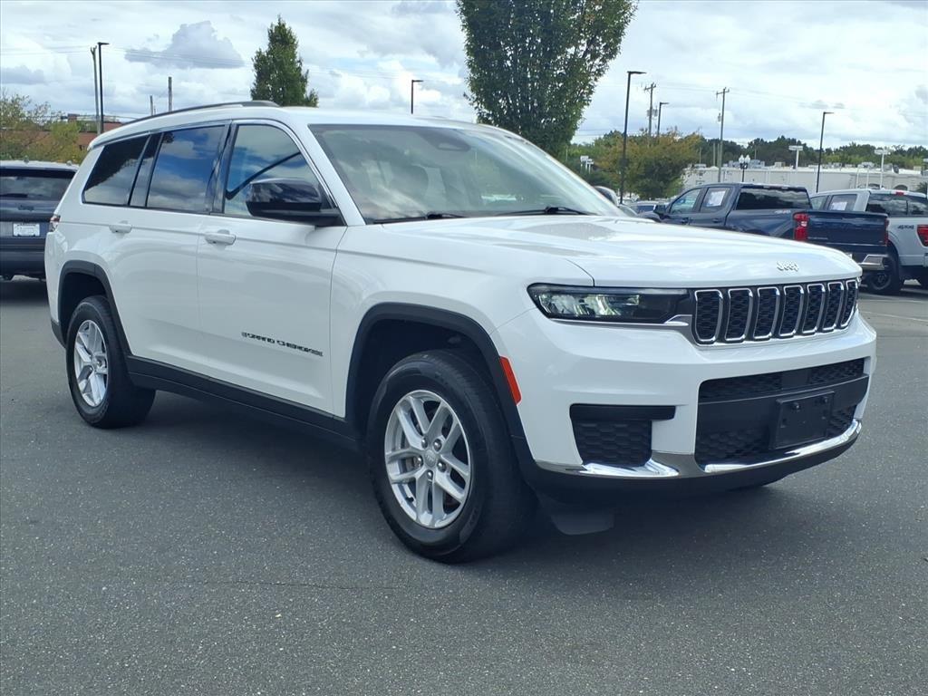 2023 Jeep Grand Cherokee Laredo photo 3
