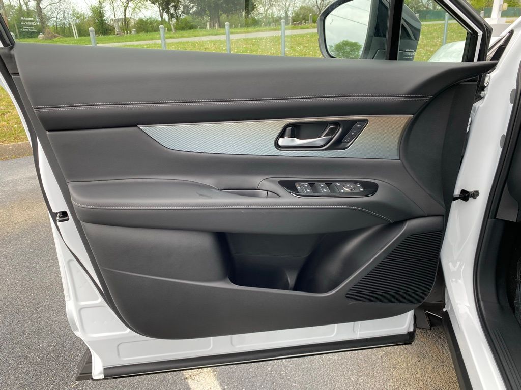 2025 Nissan Murano SL photo 11