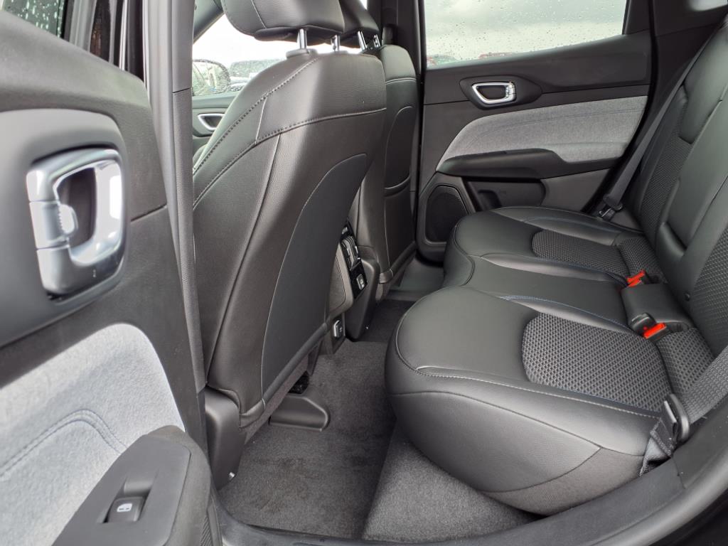 2025 Jeep Compass Latitude photo 5
