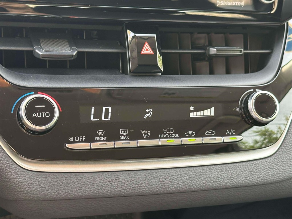 2022 Toyota Corolla LE photo 23