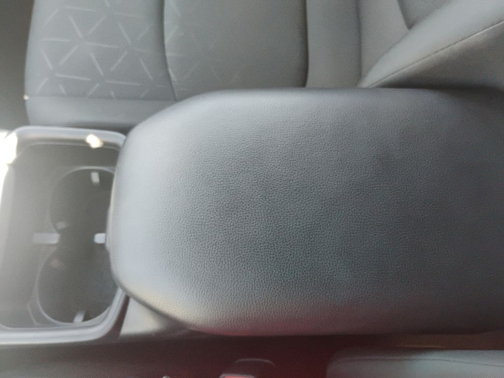 2024 Toyota RAV4 XLE photo 18