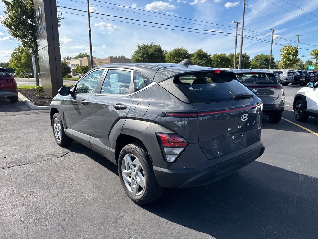 2024 Hyundai Kona SE photo 4