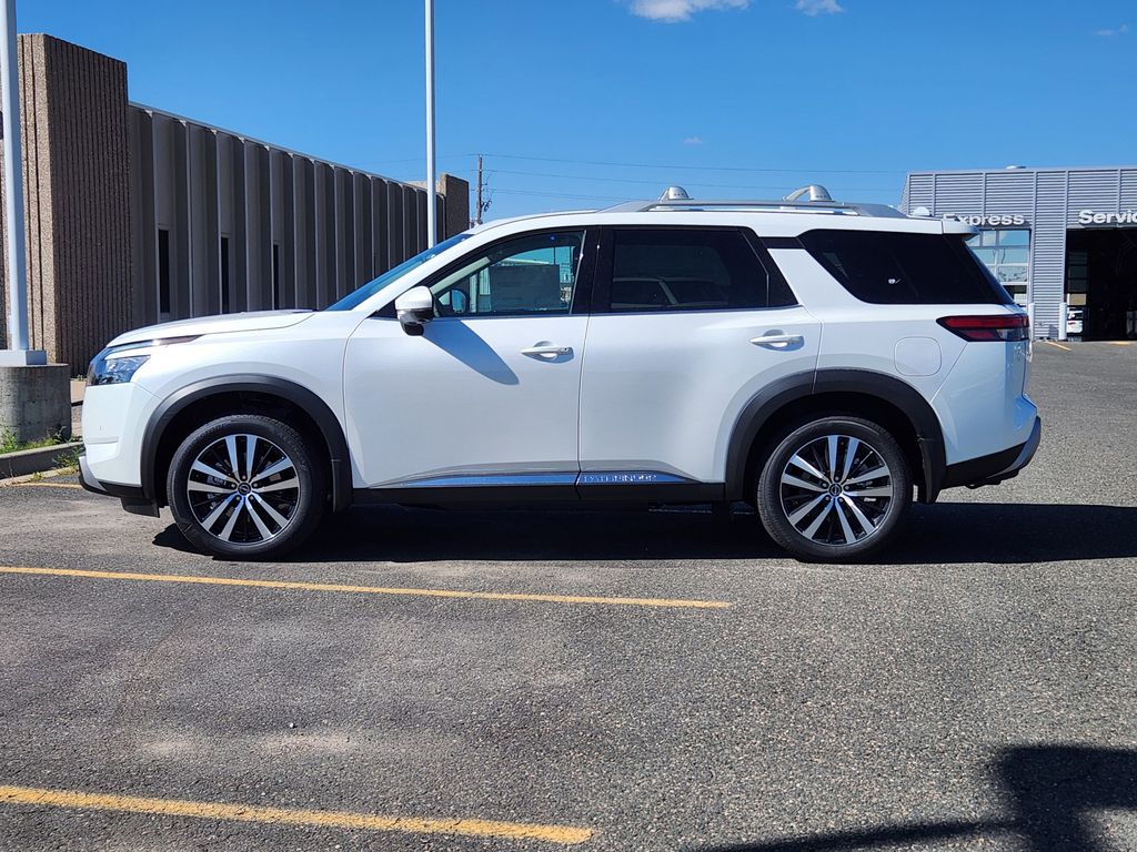 2025 Nissan Pathfinder Platinum photo 2