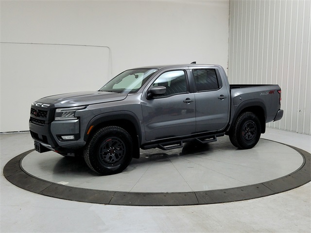 2025 Nissan Frontier PRO-4X photo 3