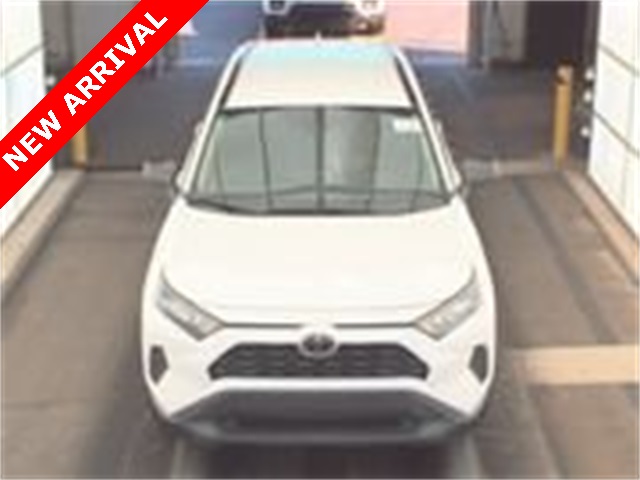 2021 Toyota RAV4 LE photo 3