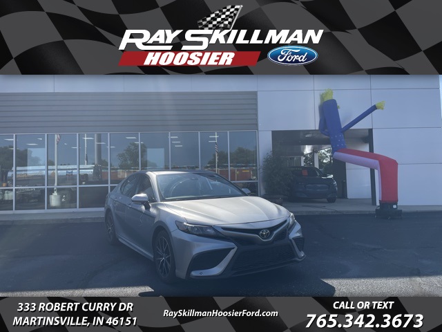 2024 Toyota Camry SE's photo