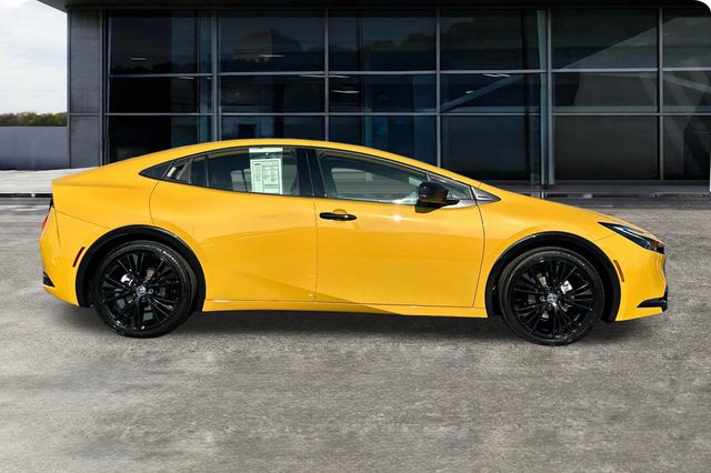 2025 Toyota Prius photo 3