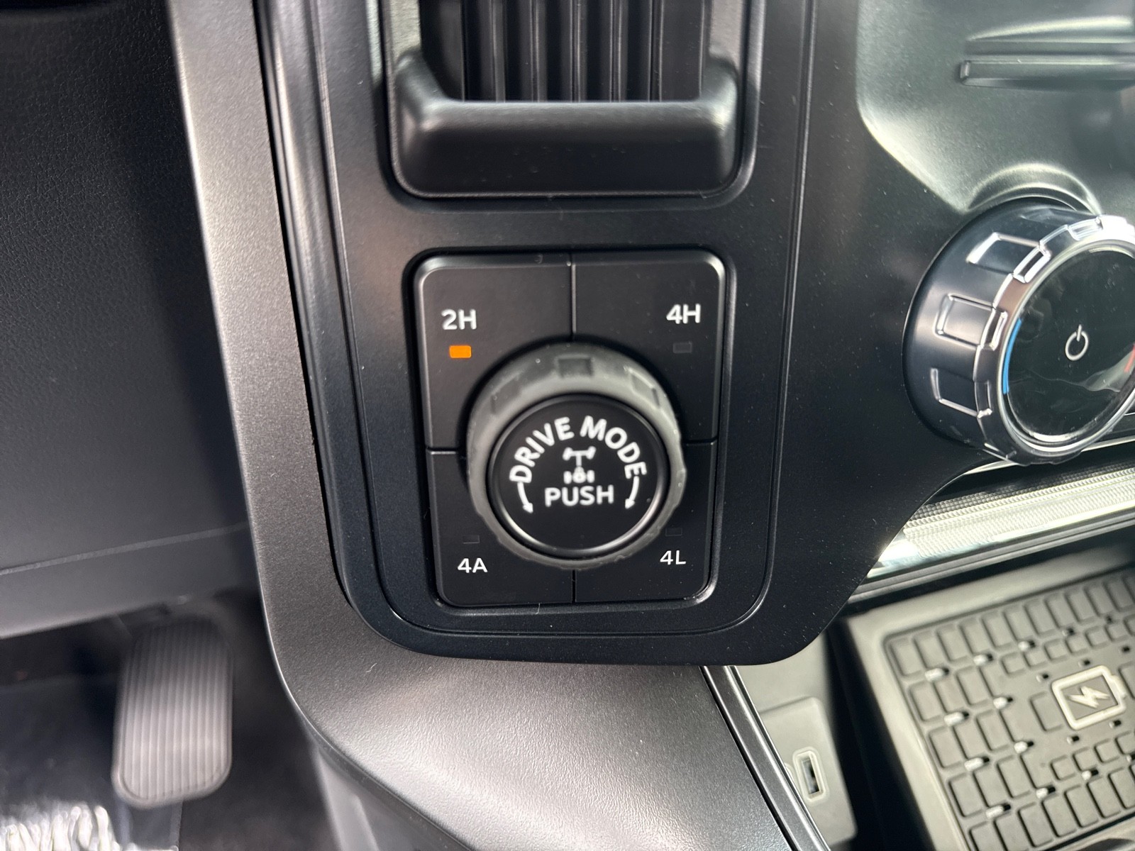 2025 Ford F-150 Lariat photo 20