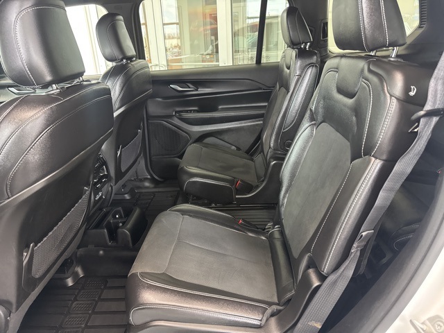 2023 Jeep Grand Cherokee Altitude photo 12