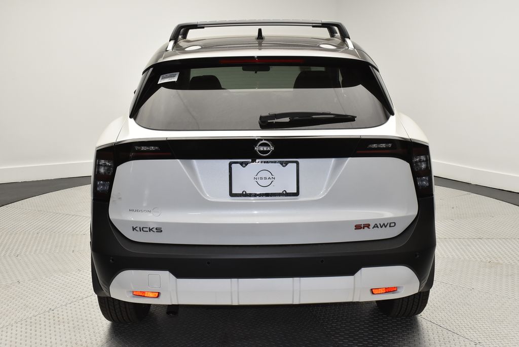 2026 Nissan Kicks SR photo 3