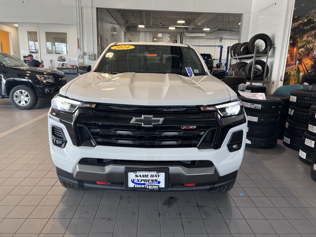2024 Chevrolet Colorado Z71 photo 2