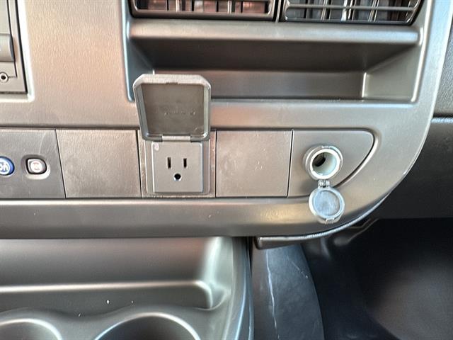 2025 Chevrolet Express Cargo 2500 photo 4