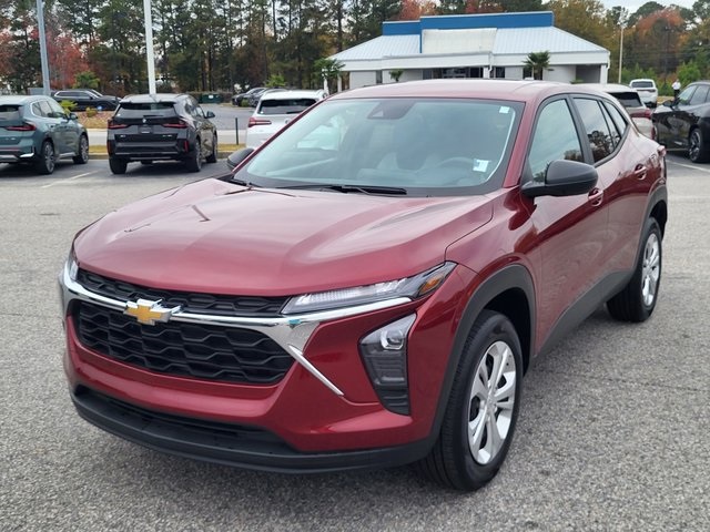 2025 Chevrolet Trax LS photo 4