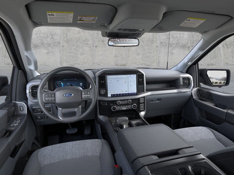 2025 Ford F-150 Lightning XLT photo 8