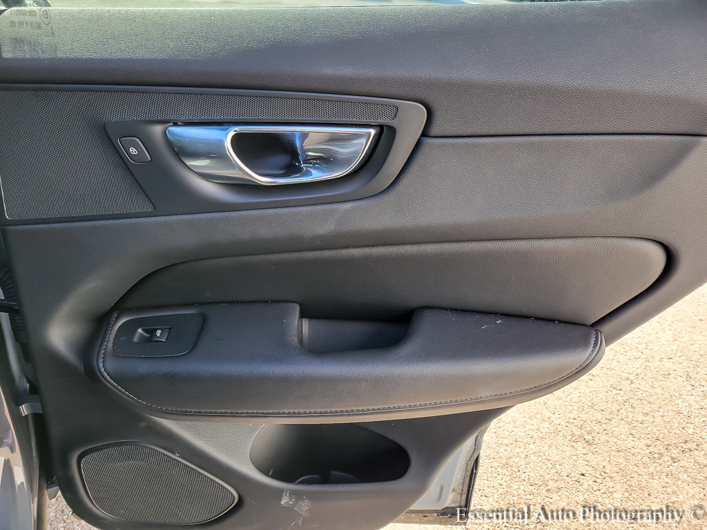 2023 VOLVO XC60 - Image 22