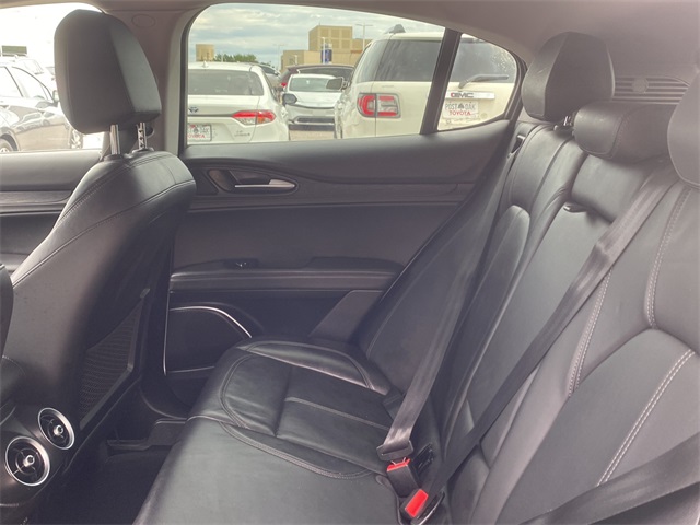 2019 Alfa Romeo Stelvio Base photo 16