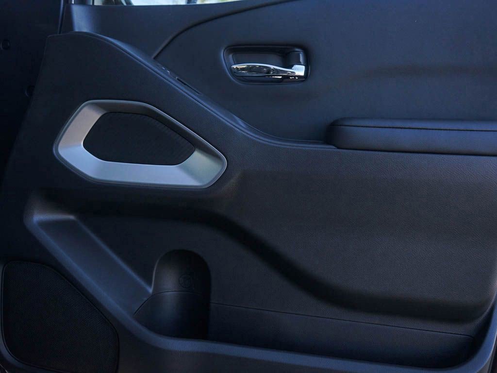 2025 Nissan Frontier SV photo 7