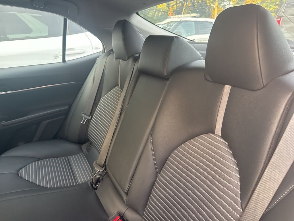 2019 Toyota Camry SE photo 16