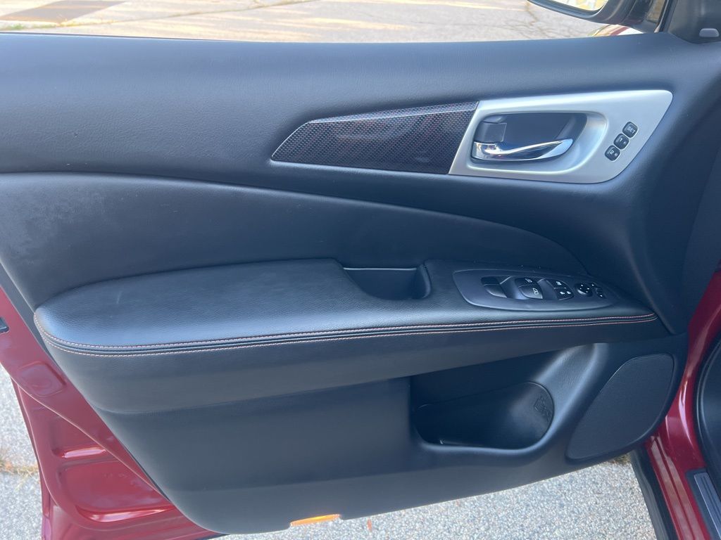 2020 Nissan Pathfinder SL photo 7