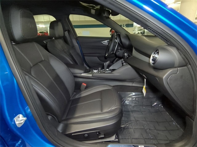 2025 Alfa Romeo Giulia Base photo 23