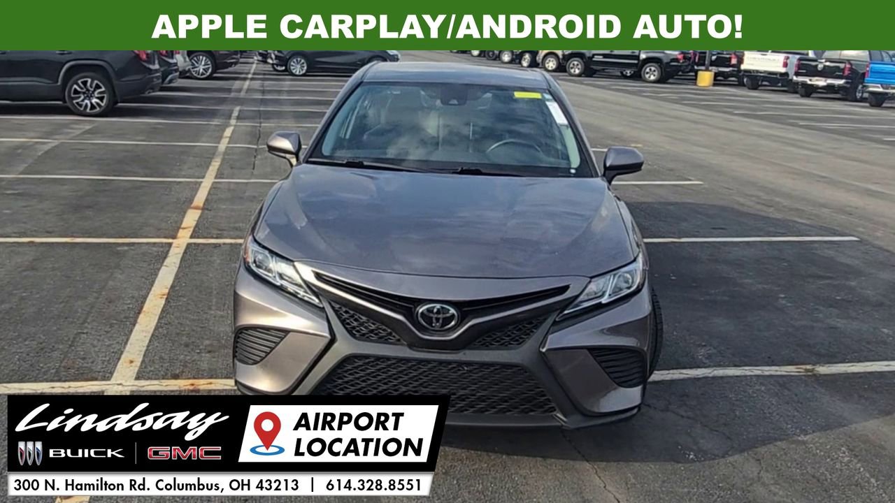 2020 Toyota Camry SE photo 3