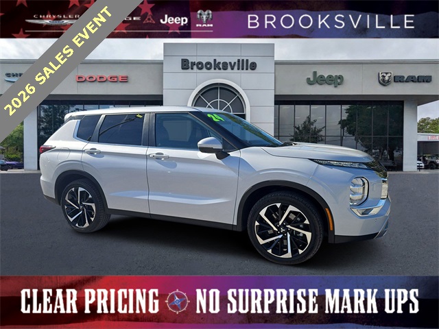 2024 Mitsubishi Outlander SE's photo