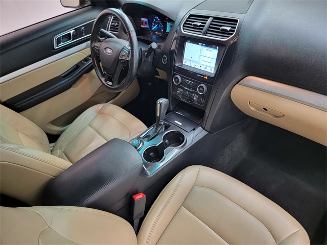 2017 Ford Explorer XLT photo 19