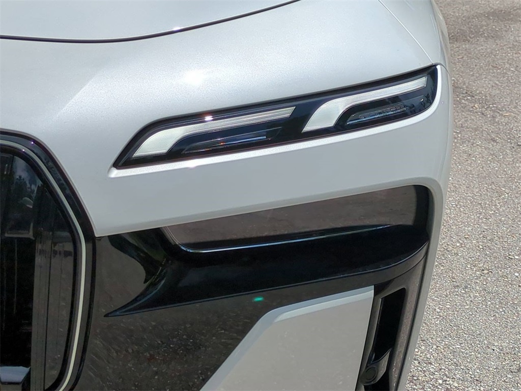 2025 Bmw 750e photo 9